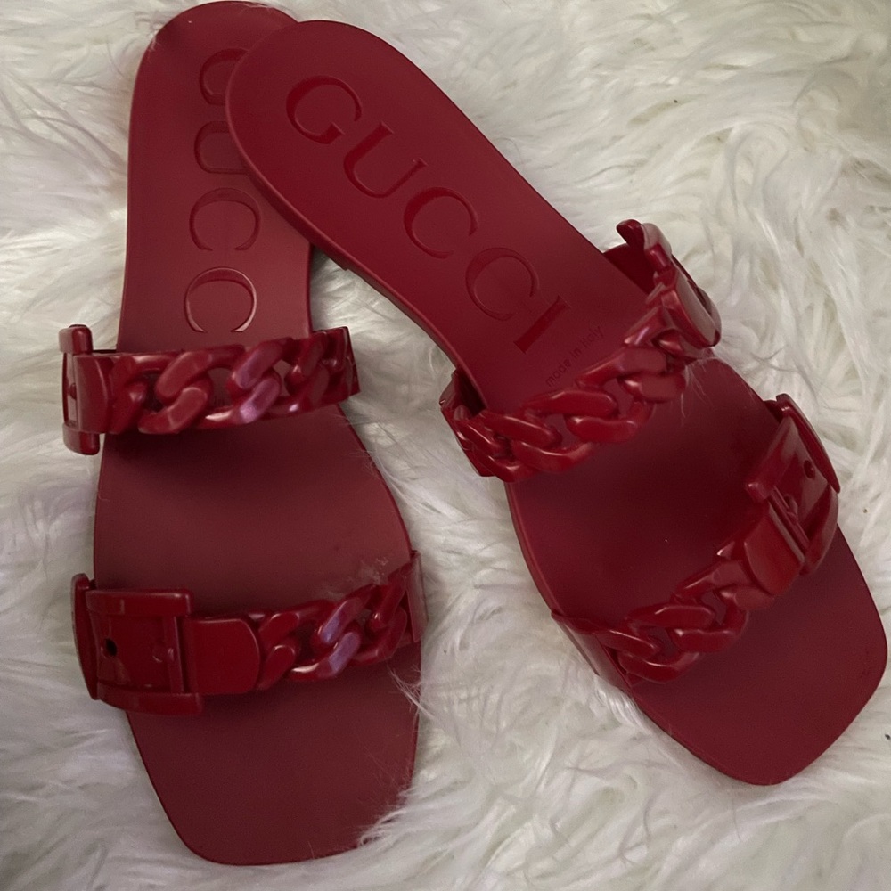 Women’s Gucci rubber slide sandals
